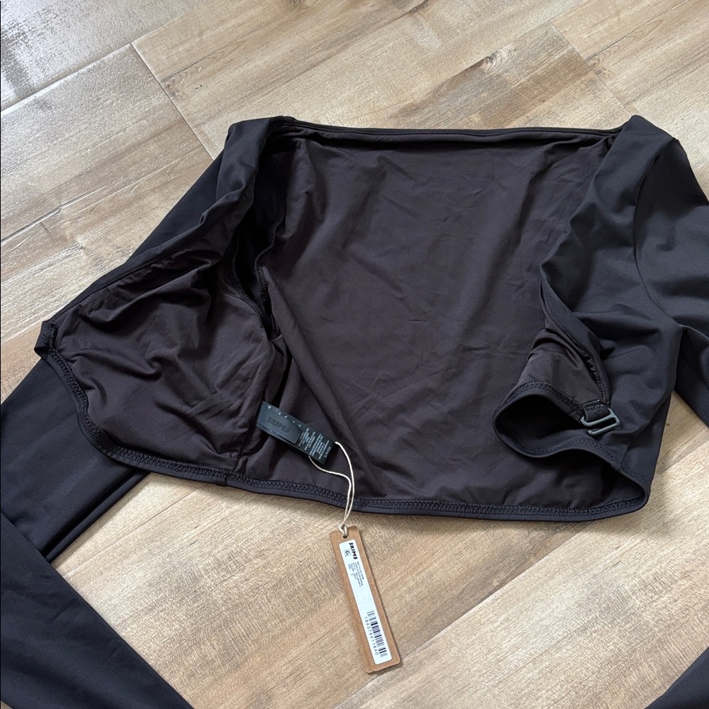 Skims Swim Crop Top - Picture 2 of 4